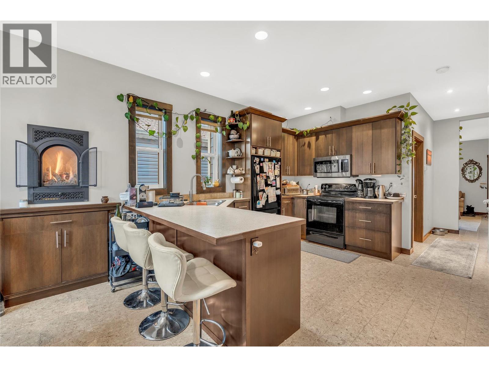 653 Papineau Street Unit# 102