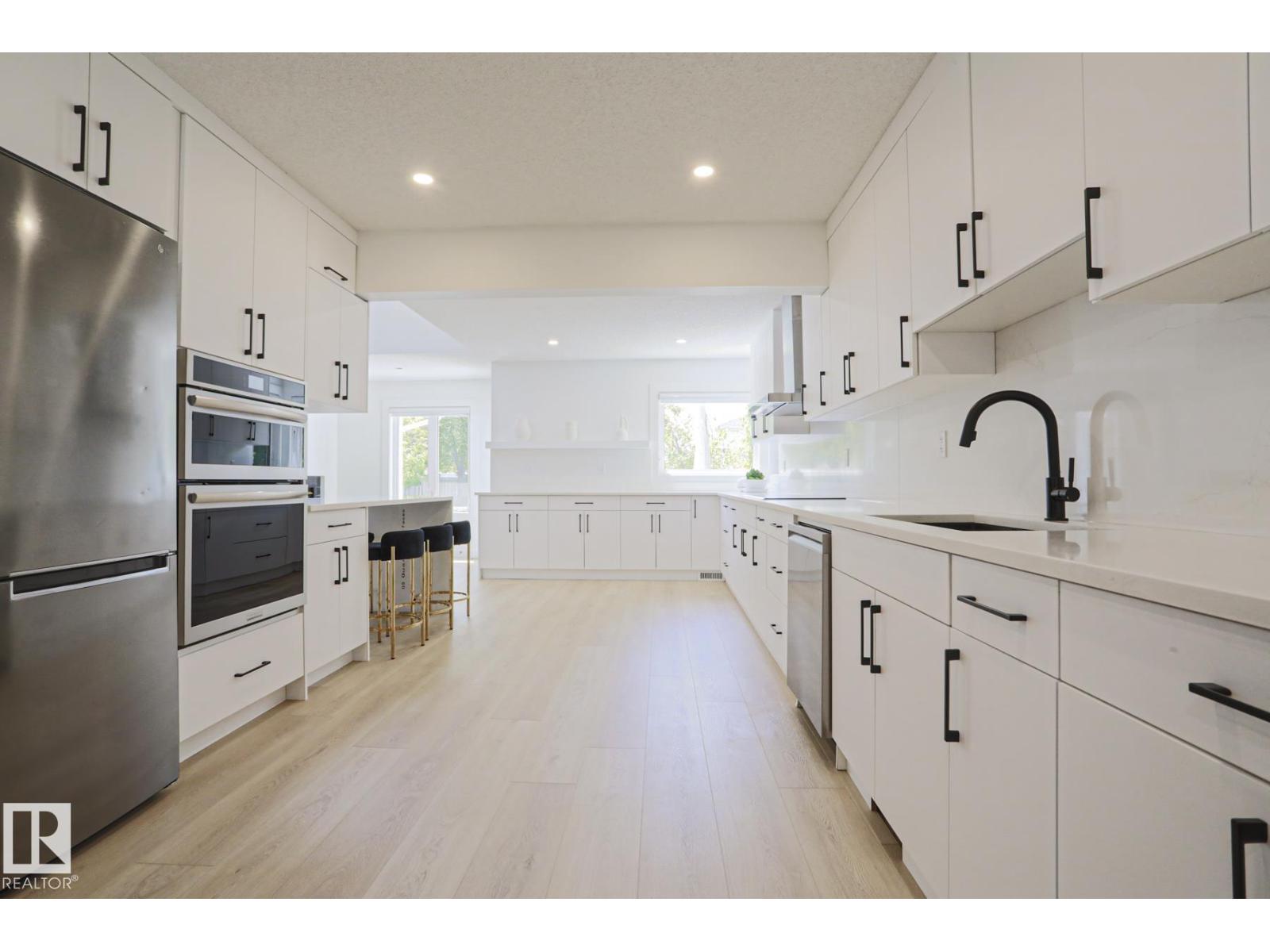 11347 10 AV NW