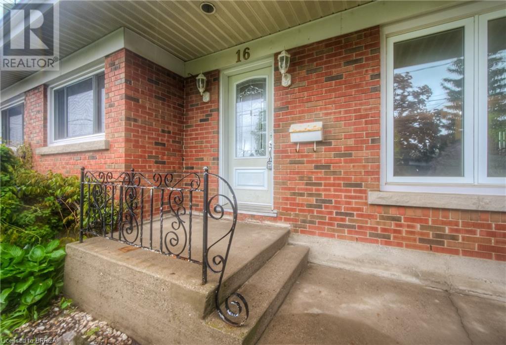 16 ROWANWOOD Avenue