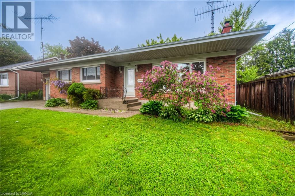 16 ROWANWOOD Avenue