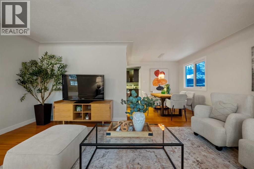 111 Cambrian Drive NW