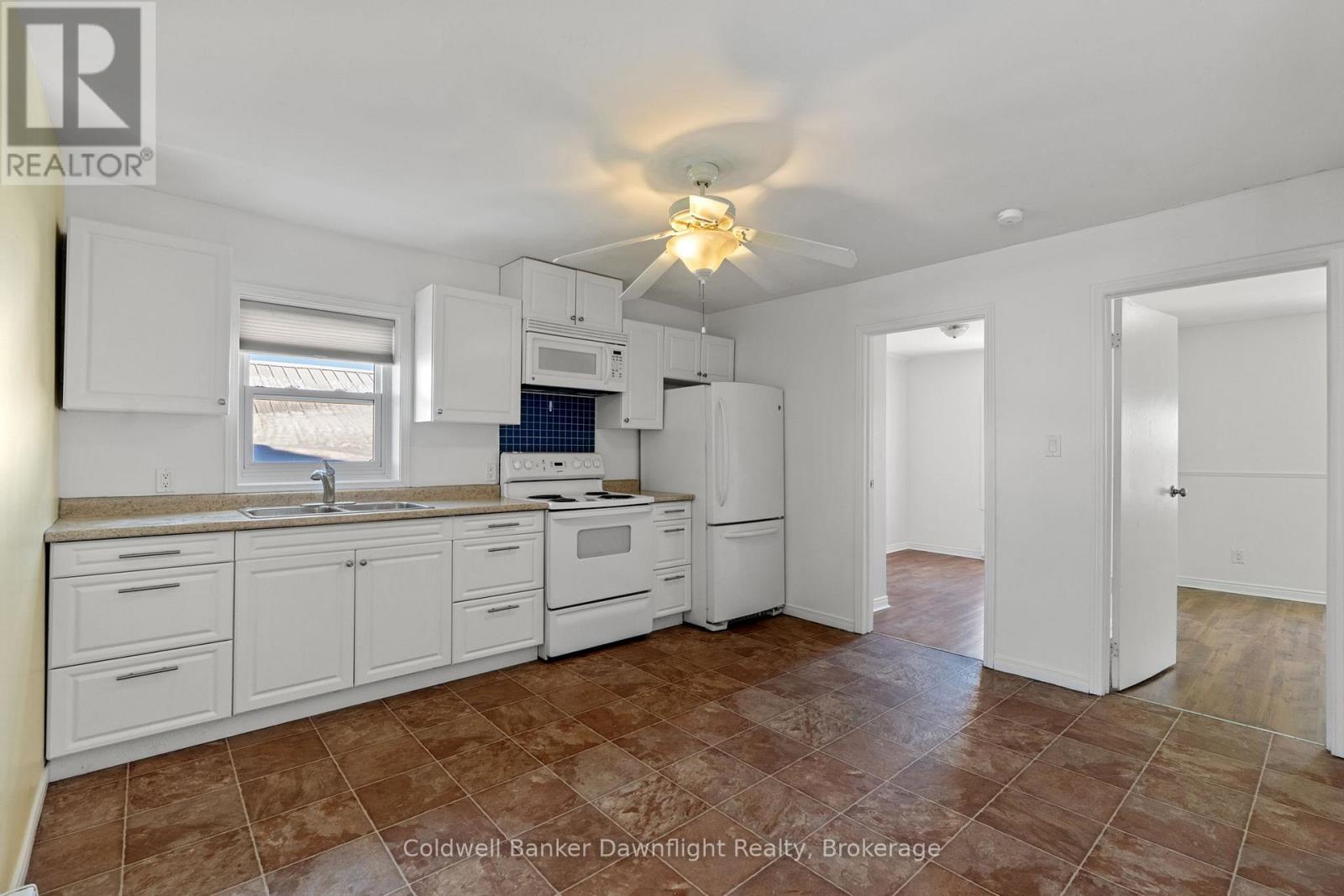 3 - 3-437 MAIN STREET