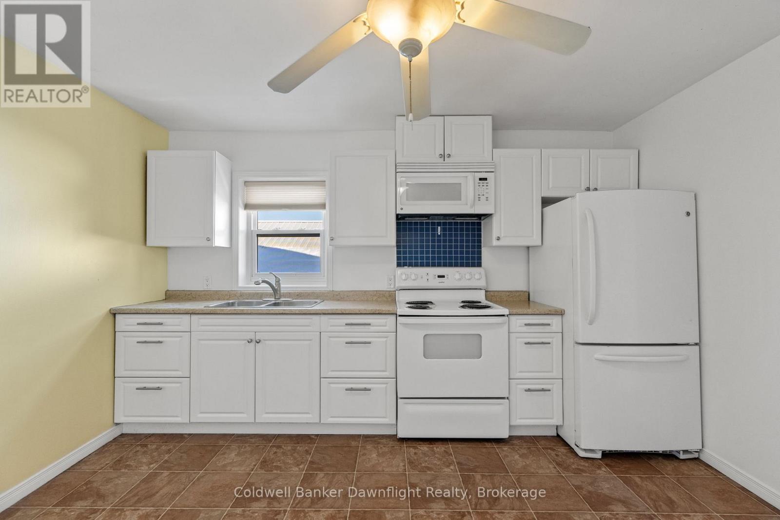 3 - 3-437 MAIN STREET