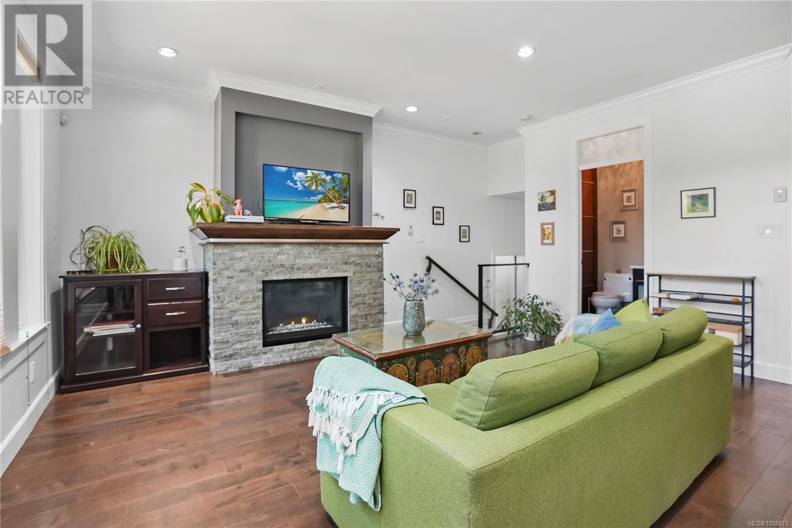 47 Dock St