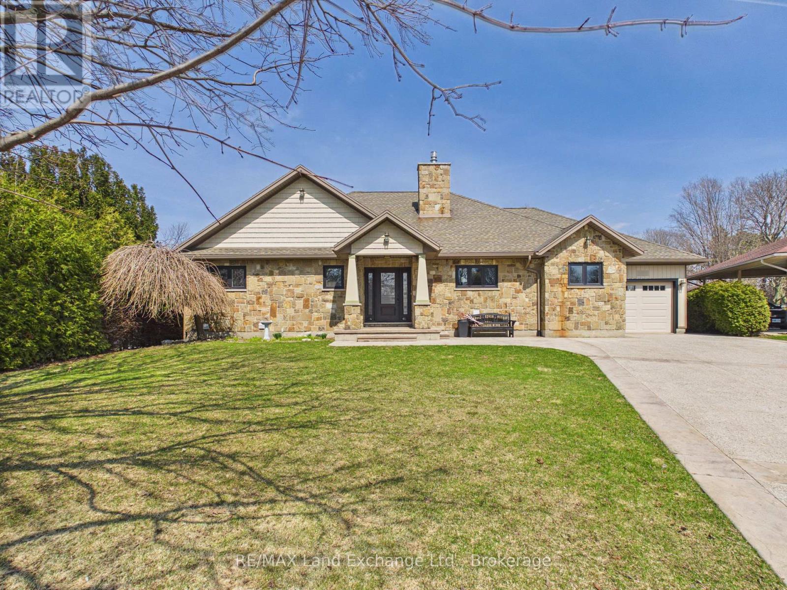 203 CAMPBELL CRESCENT