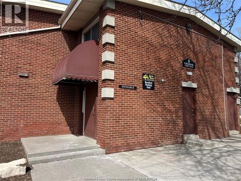 Property photo of 1800 columbia court unit# 82, windsor, ON n9g1b1