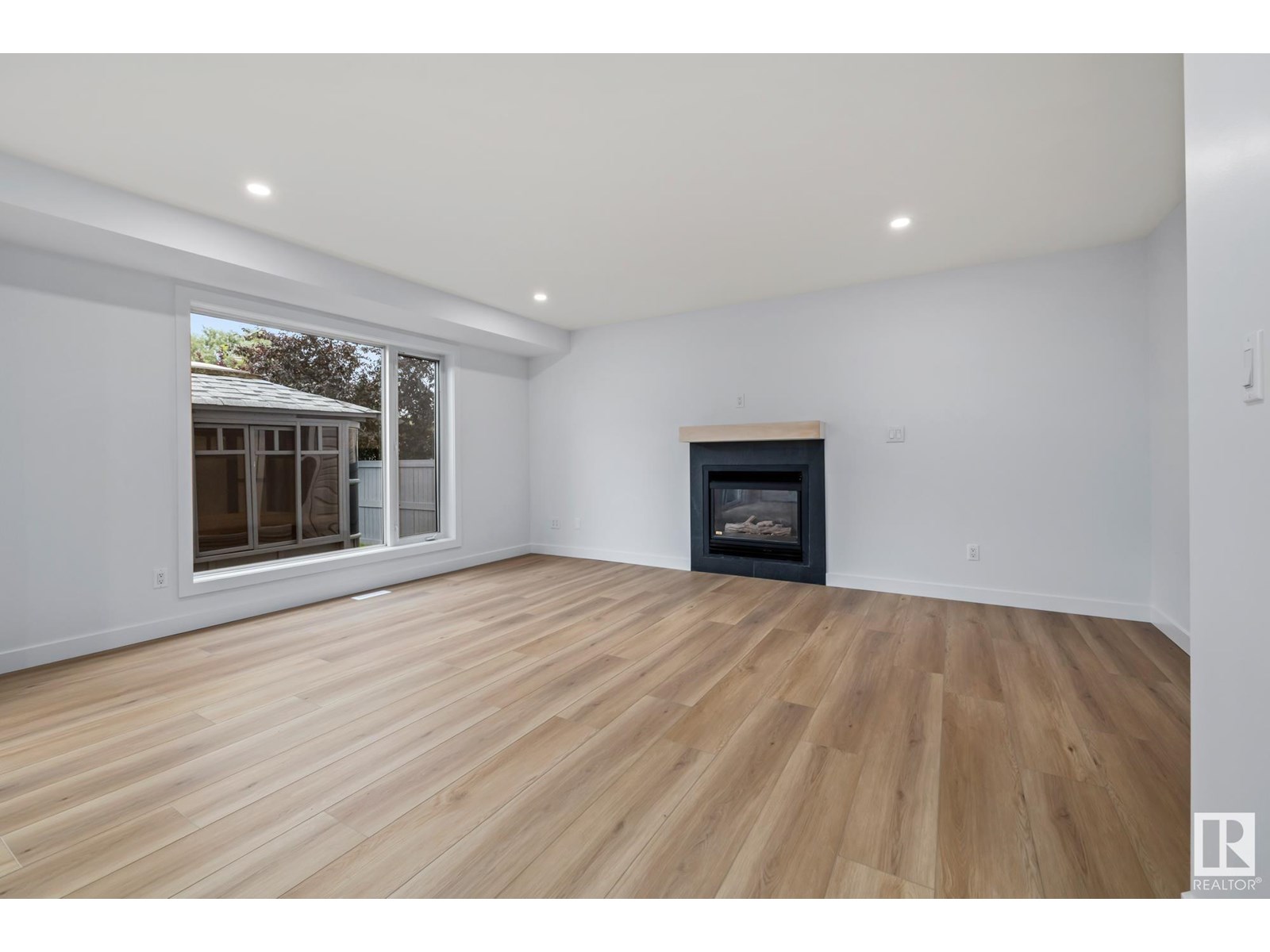 209 Bancroft CL NW