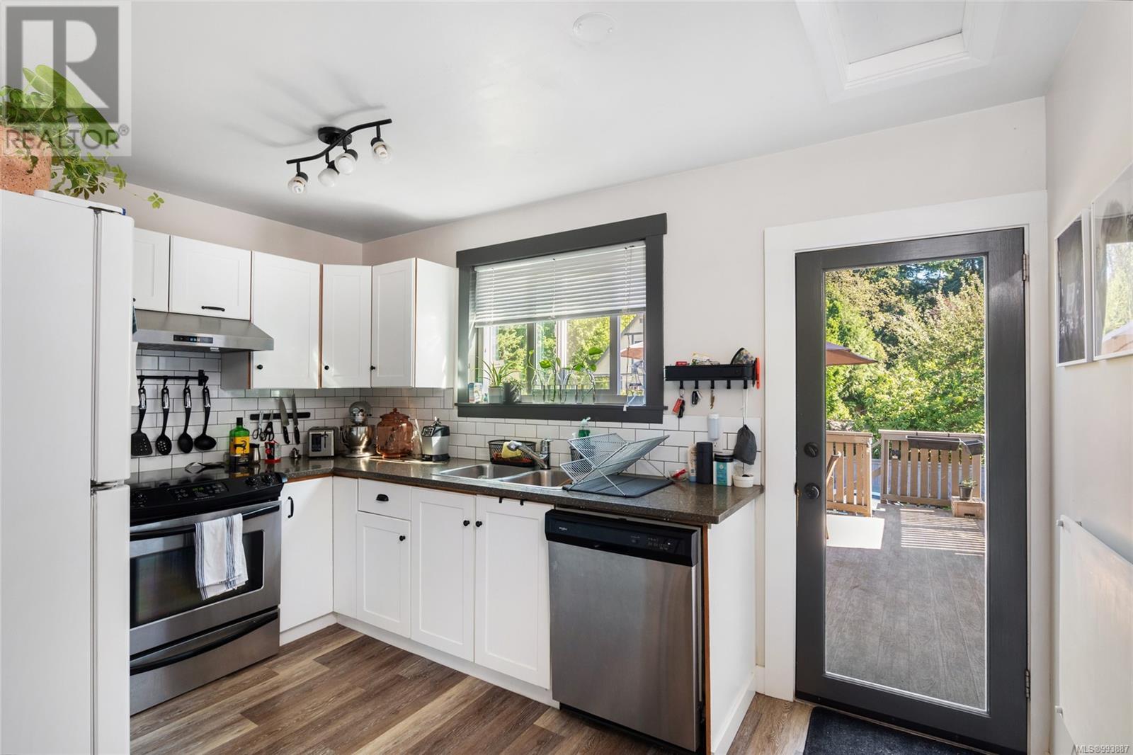 A/B/C 3439 Cook St