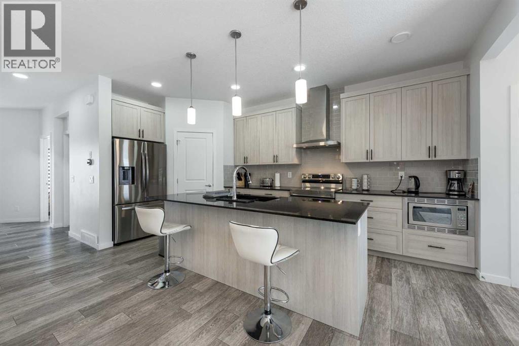 335 Livingston View NW