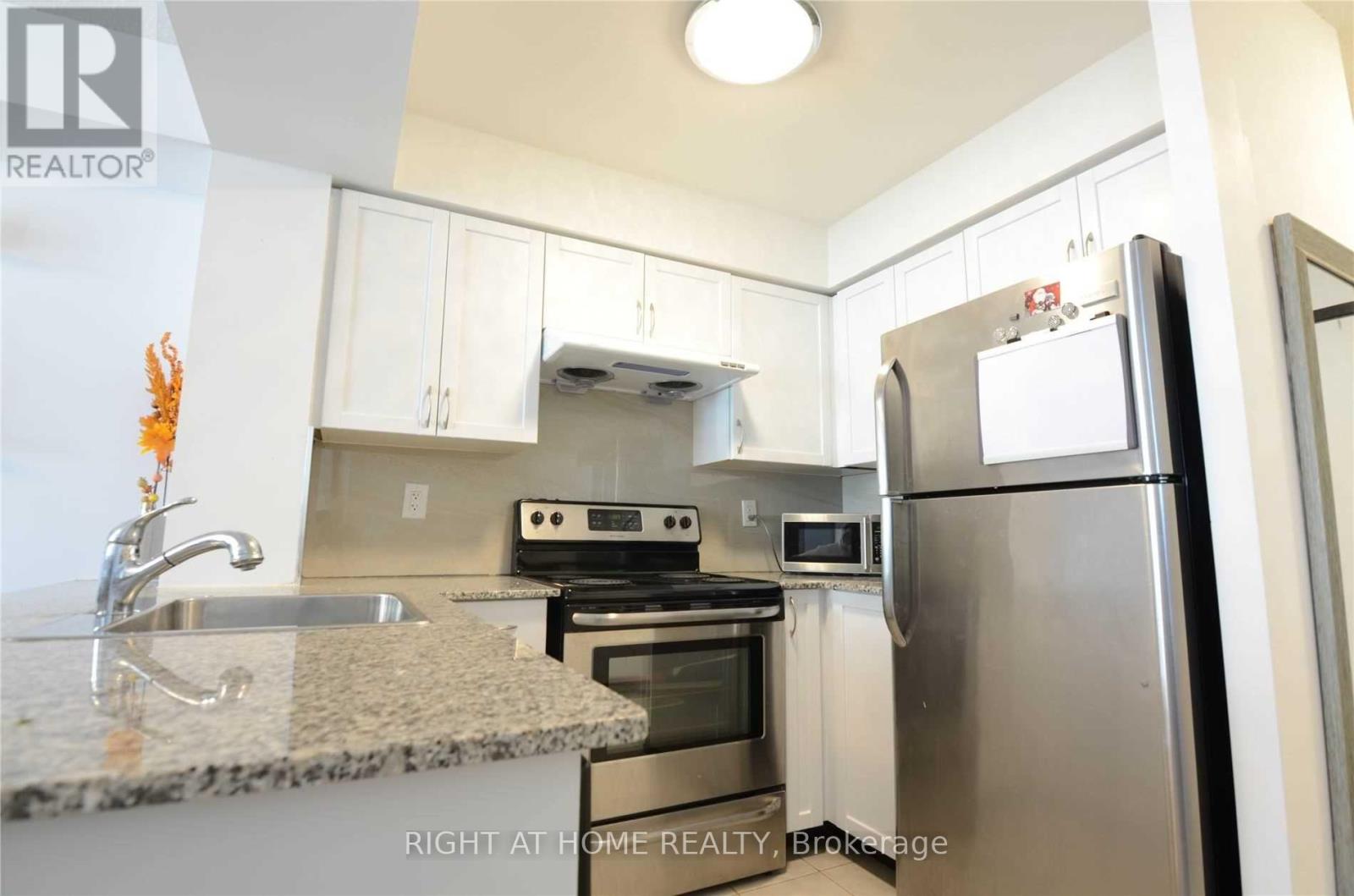 1016 - 812 LANSDOWNE AVENUE