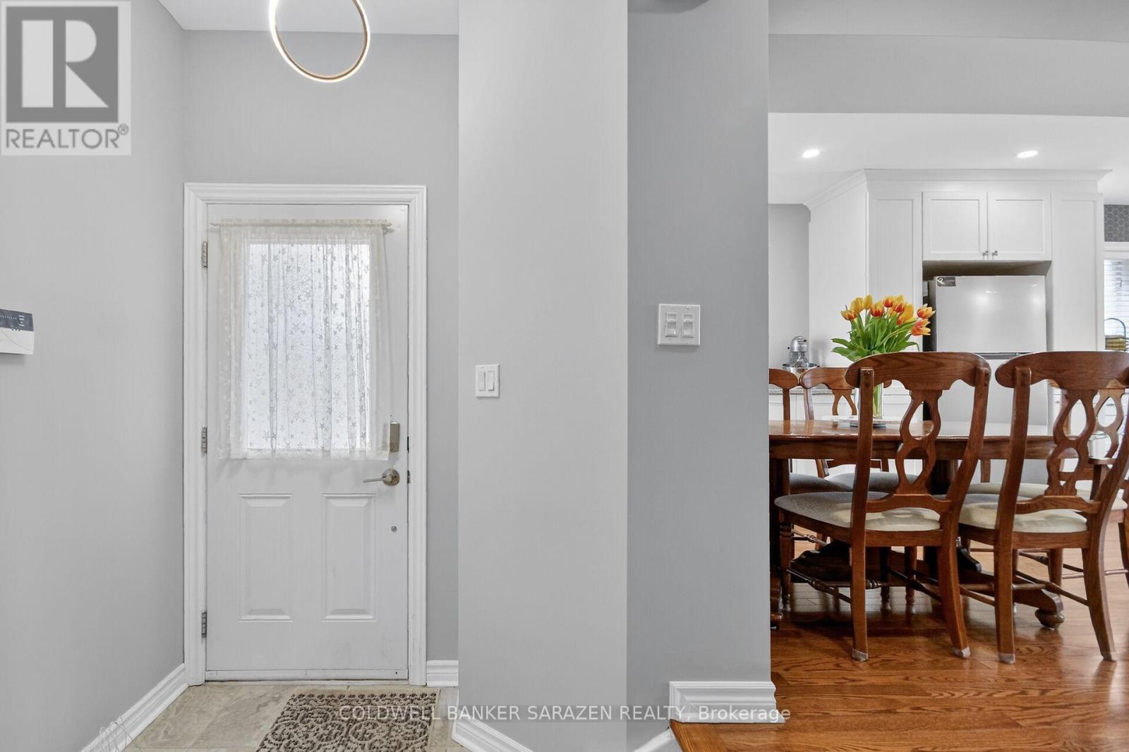 43 DAVENTRY CRESCENT