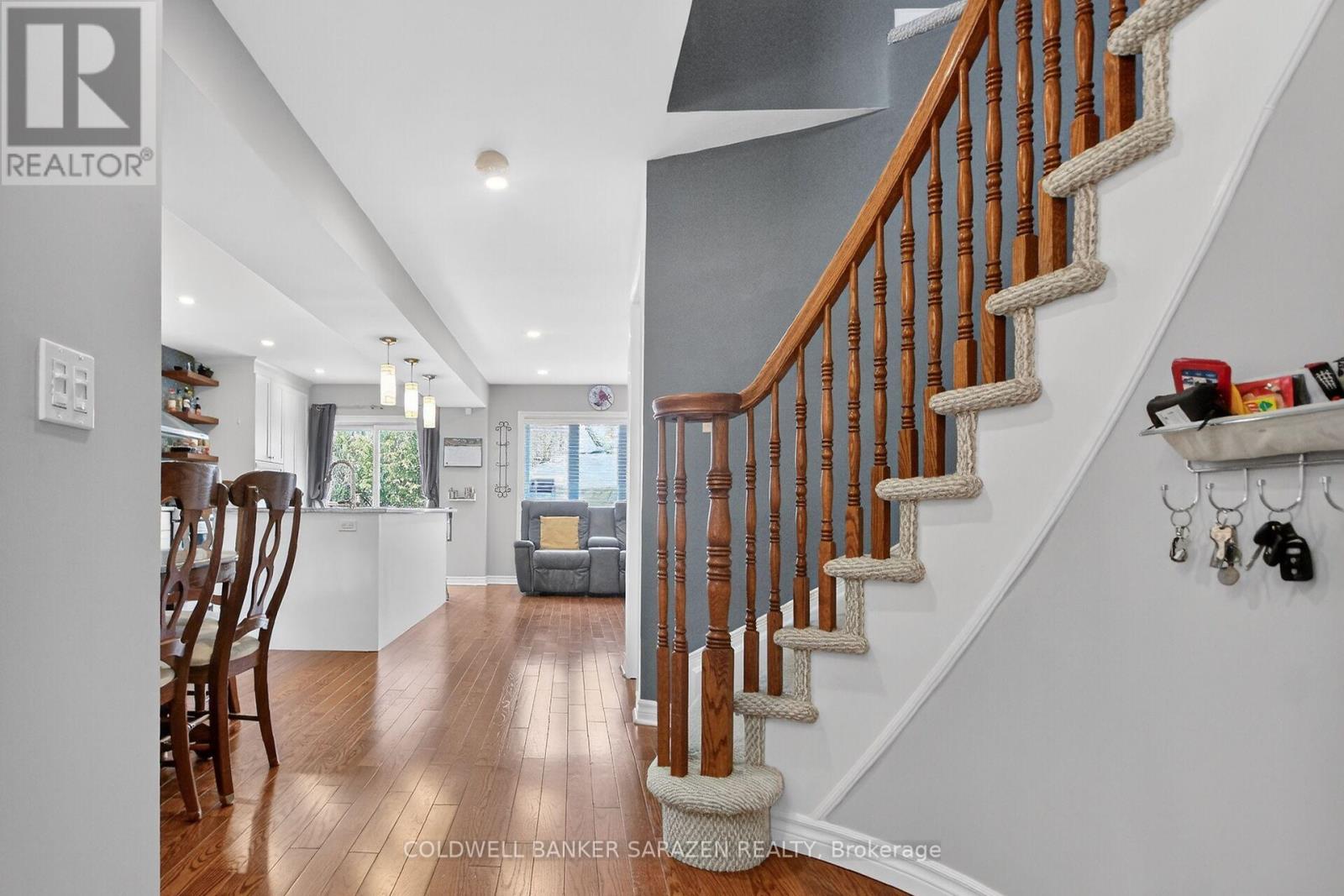 43 DAVENTRY CRESCENT