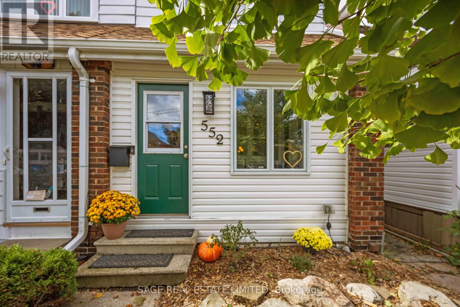 552 VICTORIA PARK AVENUE