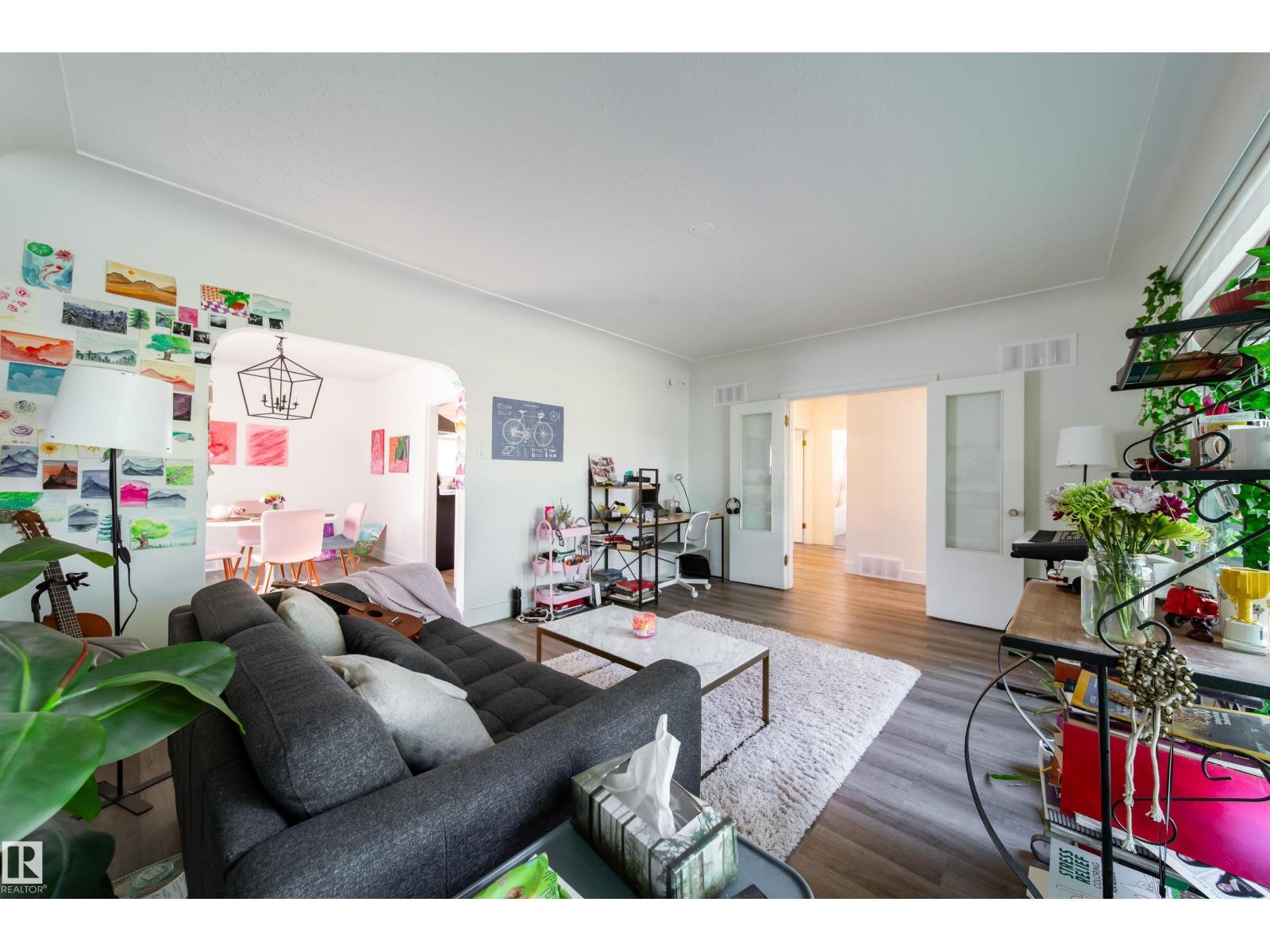 10671 63 AV NW