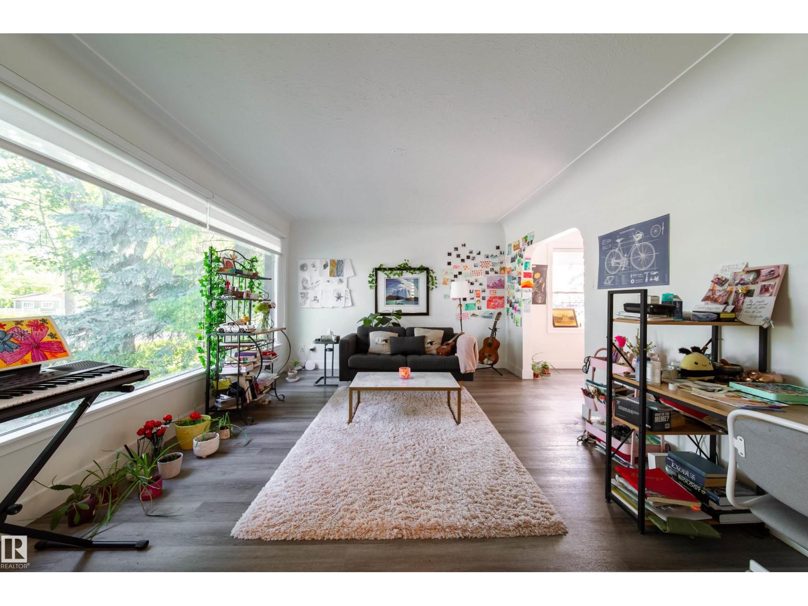 10671 63 AV NW