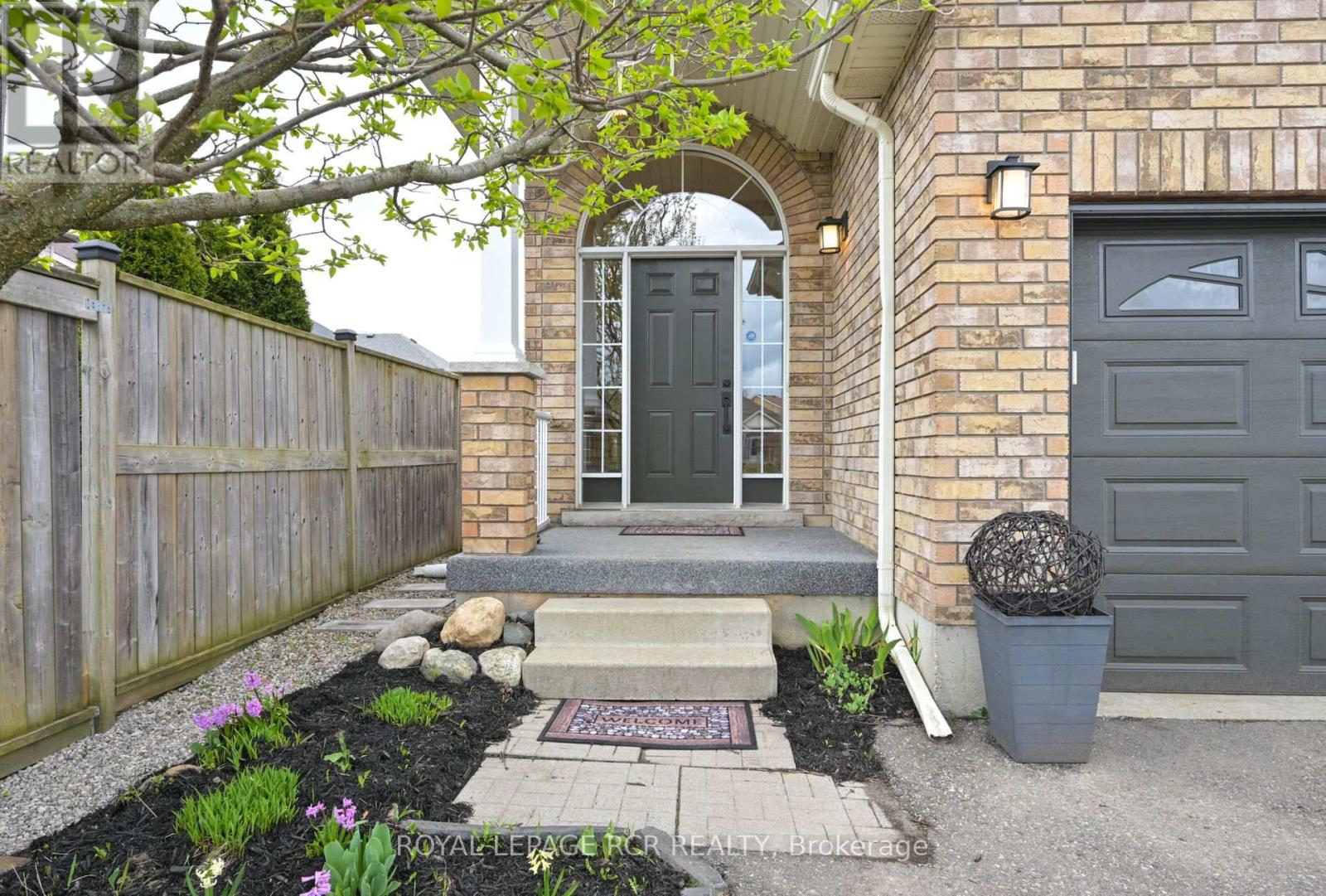 31 MURRAY COURT