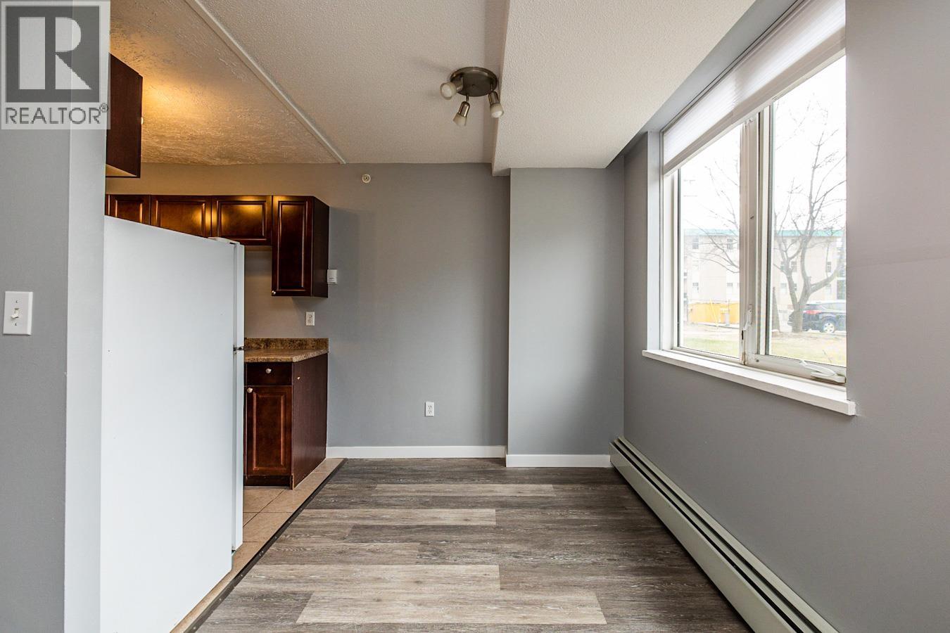 106 1501 QUEENSWAY STREET