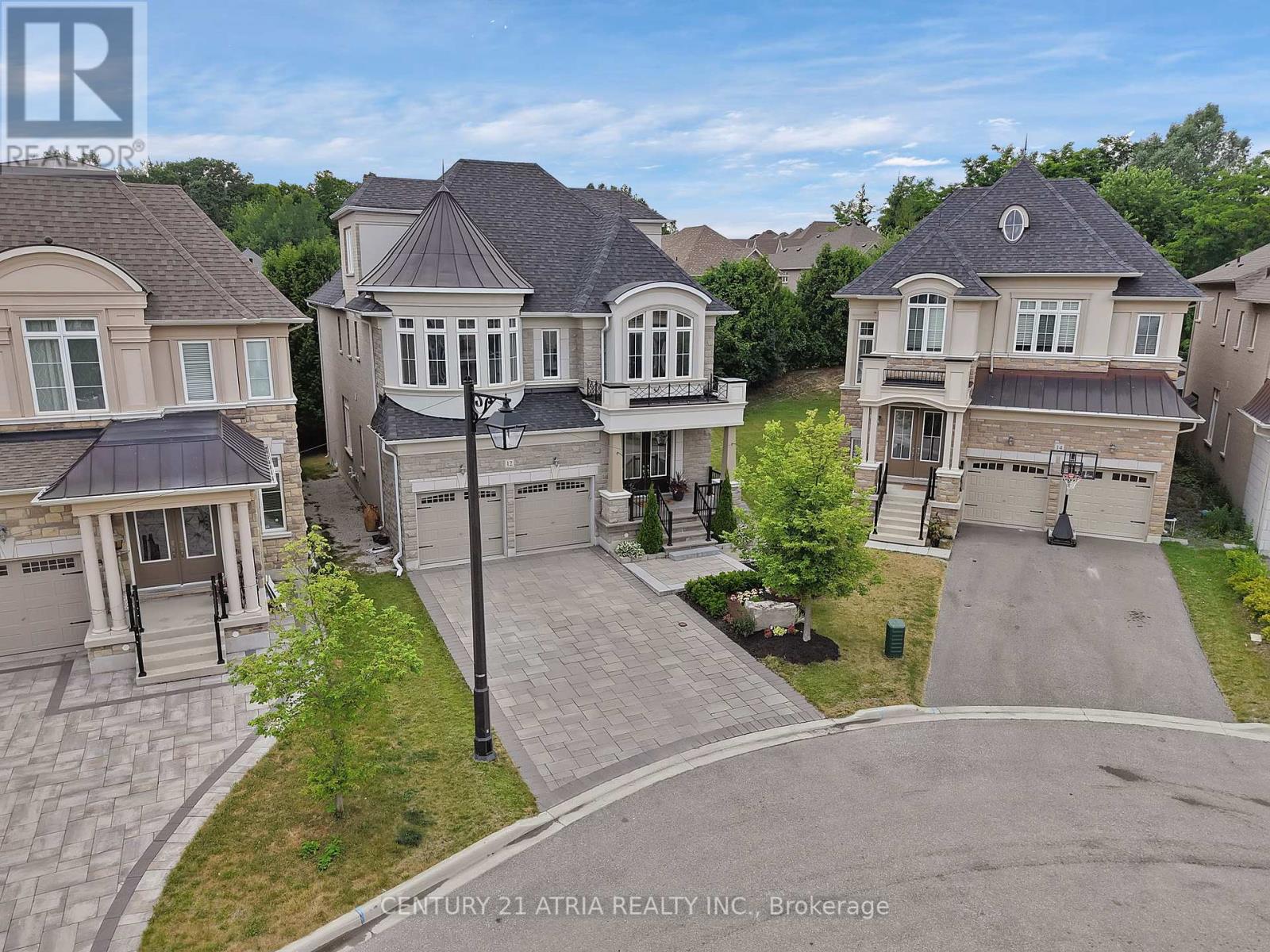 12 MACDONALD COURT