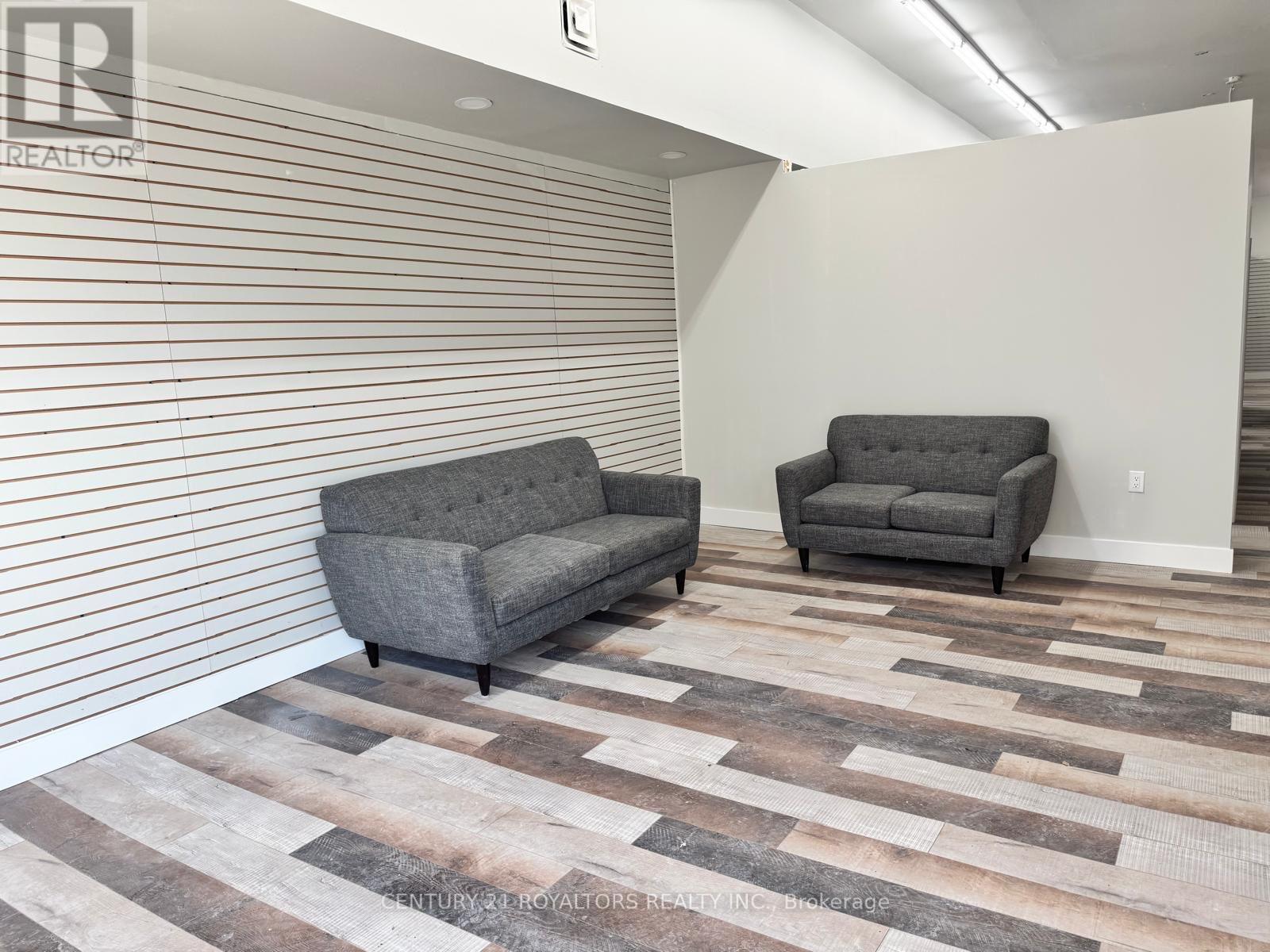 368 DUNDAS STREET