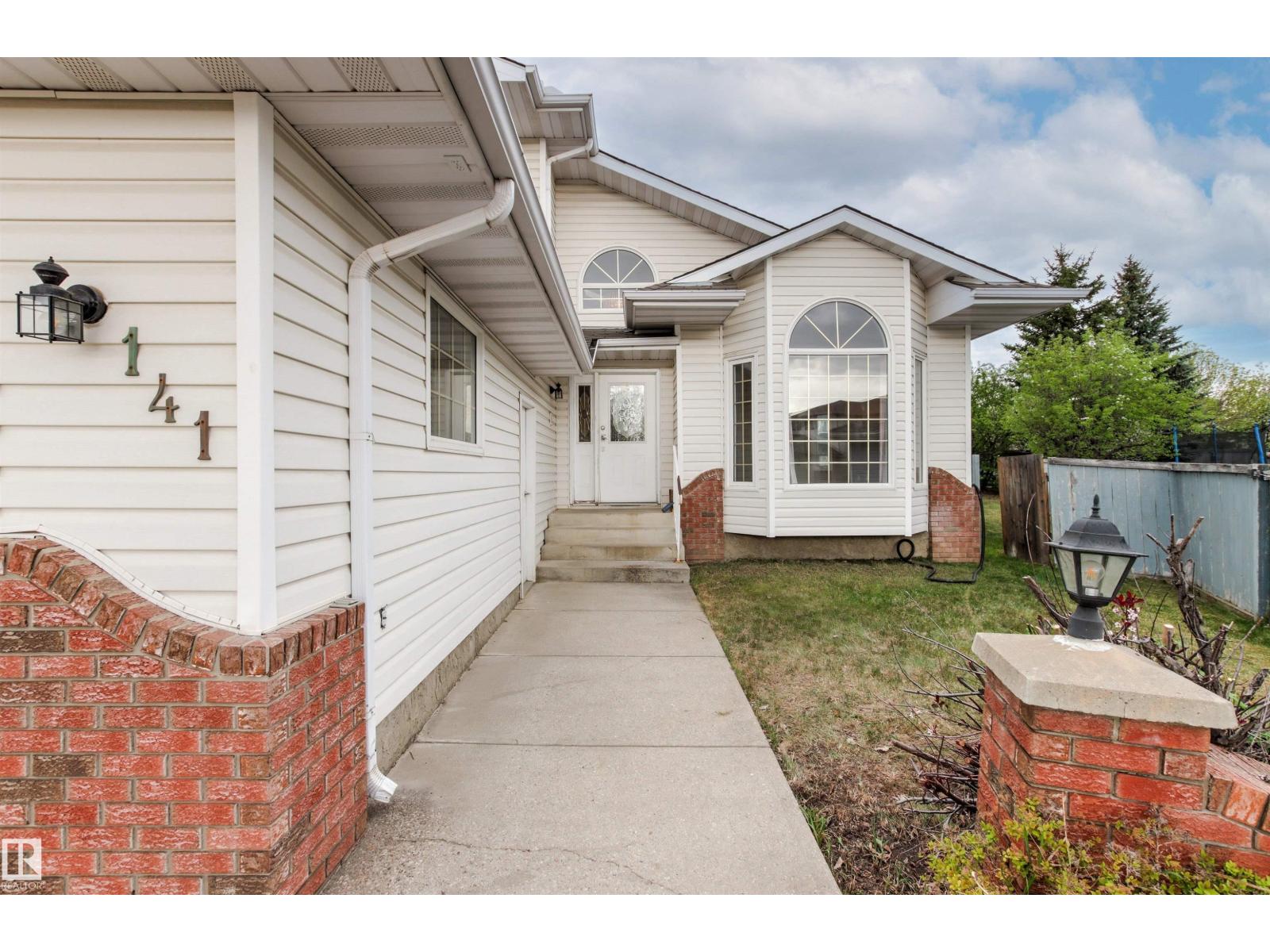 141 KULAWY DR N NW