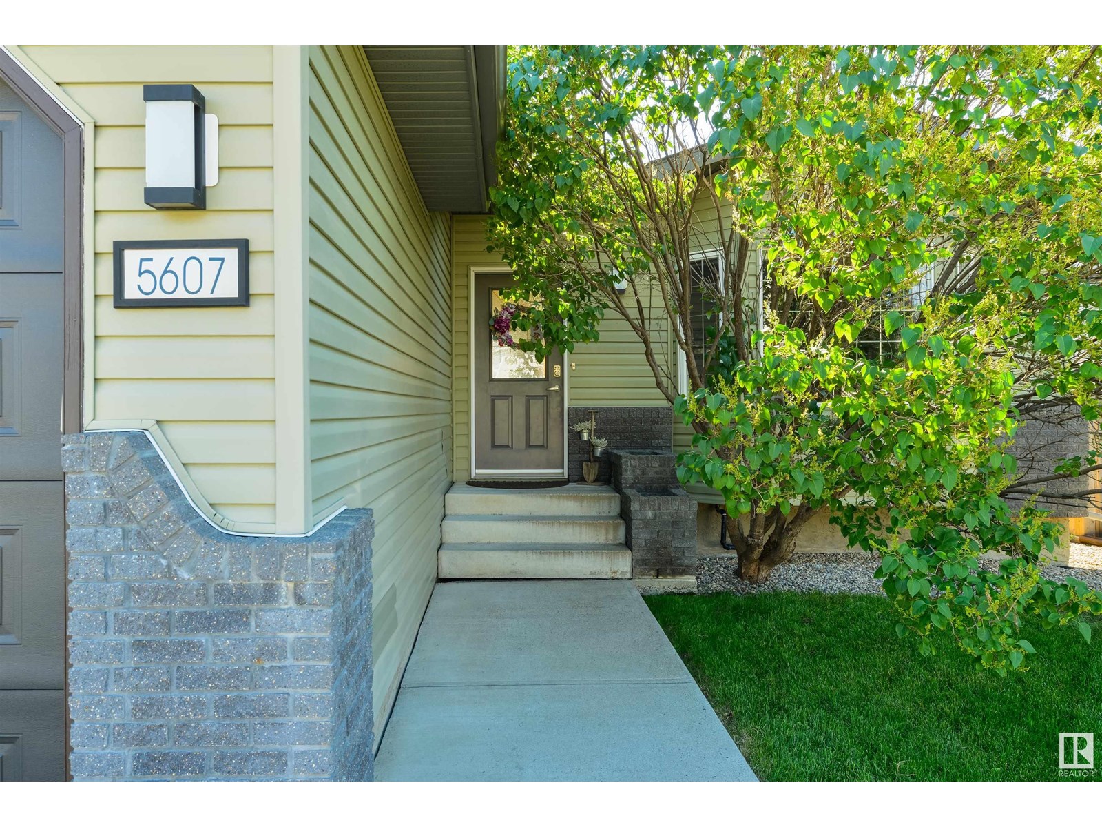 5607 45 ST