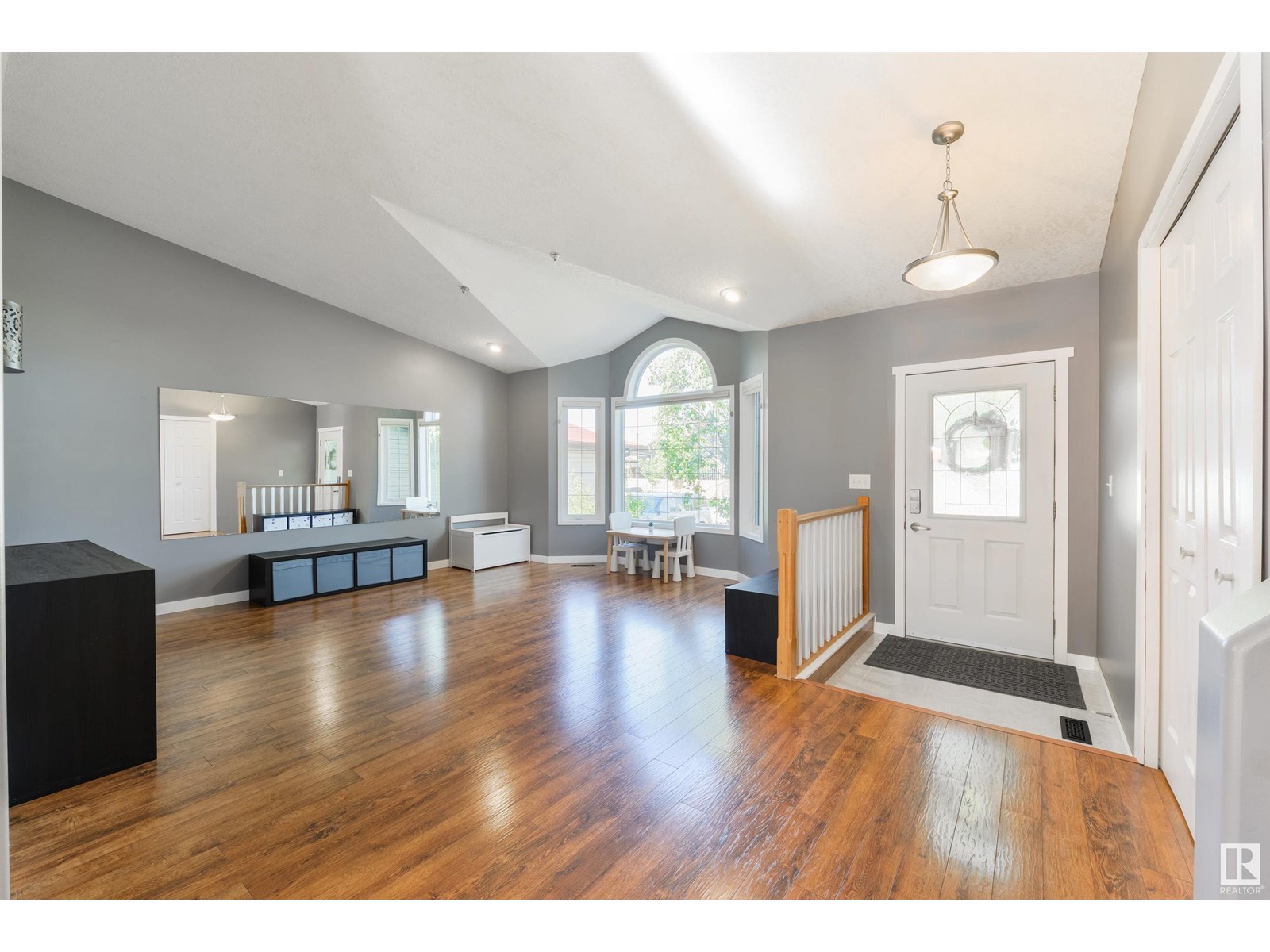 5607 45 ST