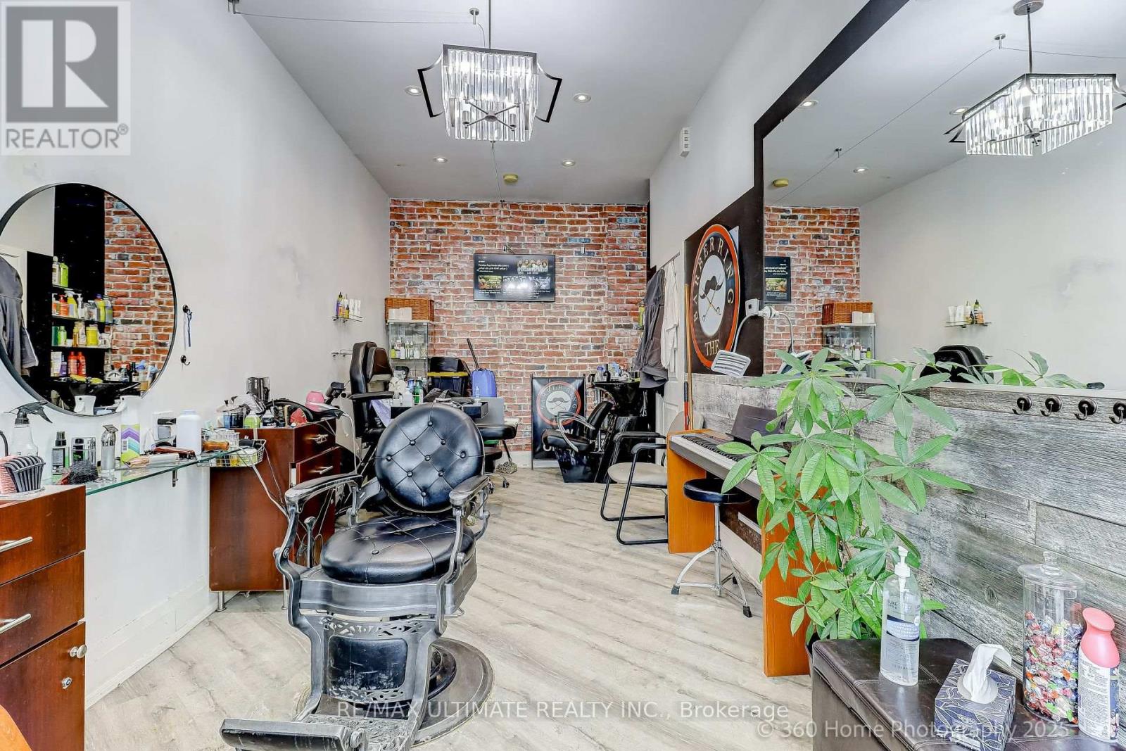 864 BROADVIEW AVENUE