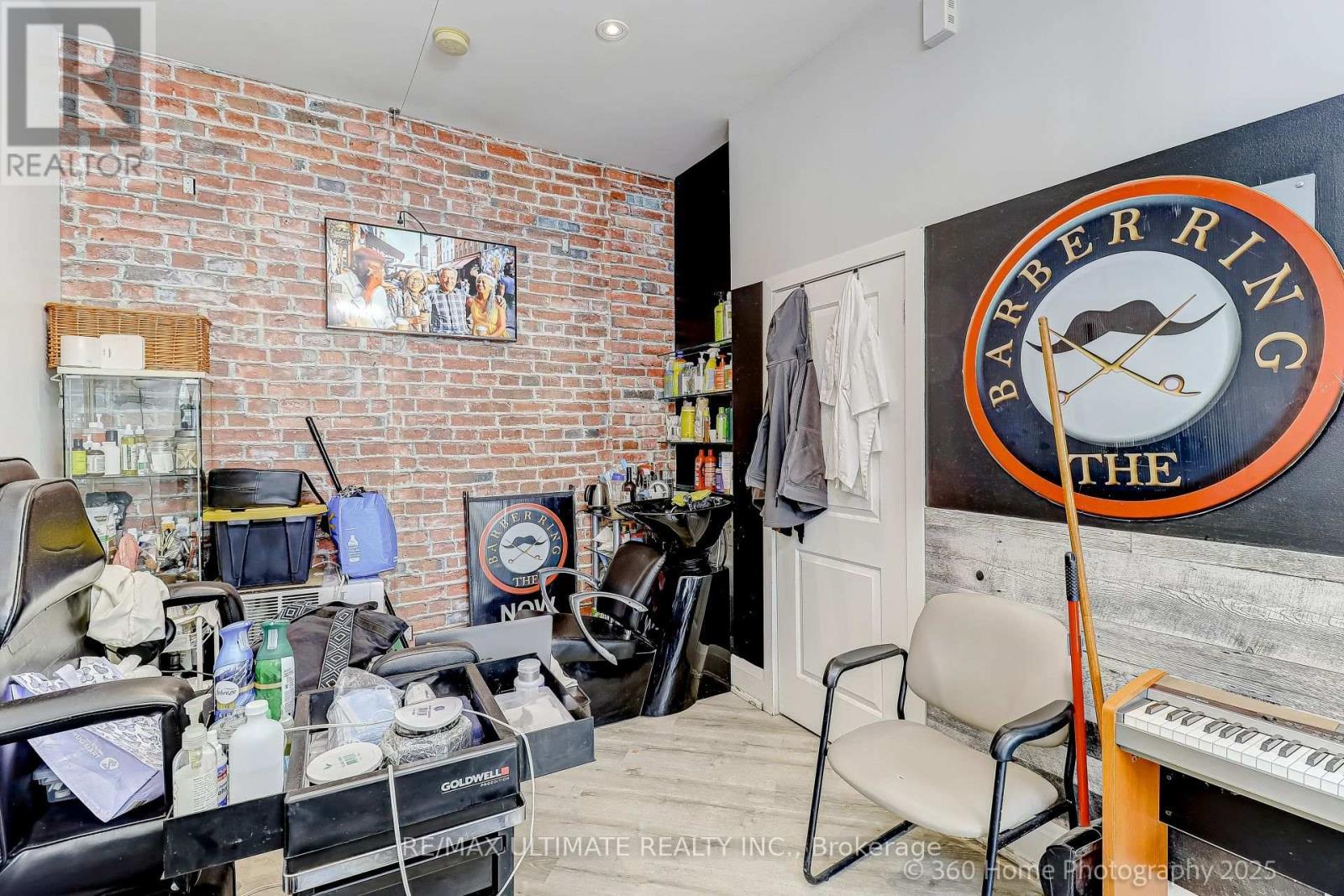 864 BROADVIEW AVENUE