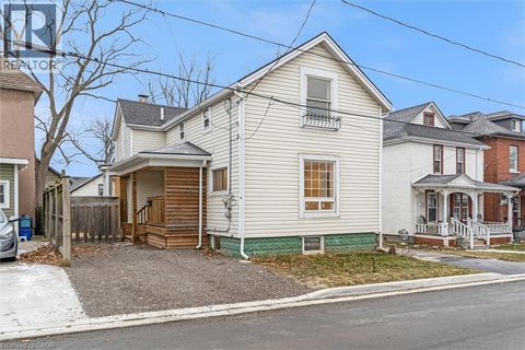 11 ALBINA Street Welland ON L3C1P2