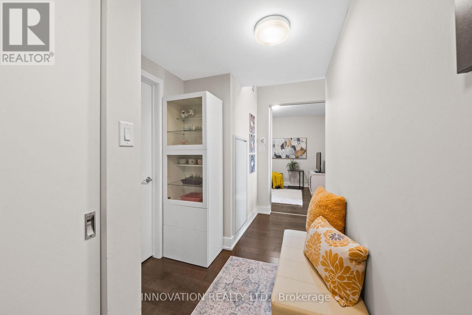 807 - 88 RICHMOND ROAD