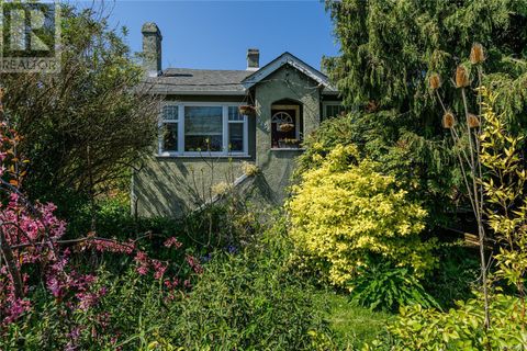 3258 Irma St Saanich BC V8Z3R8