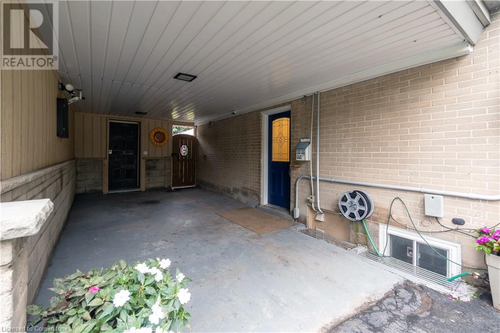 955 CLOVERLEAF Drive