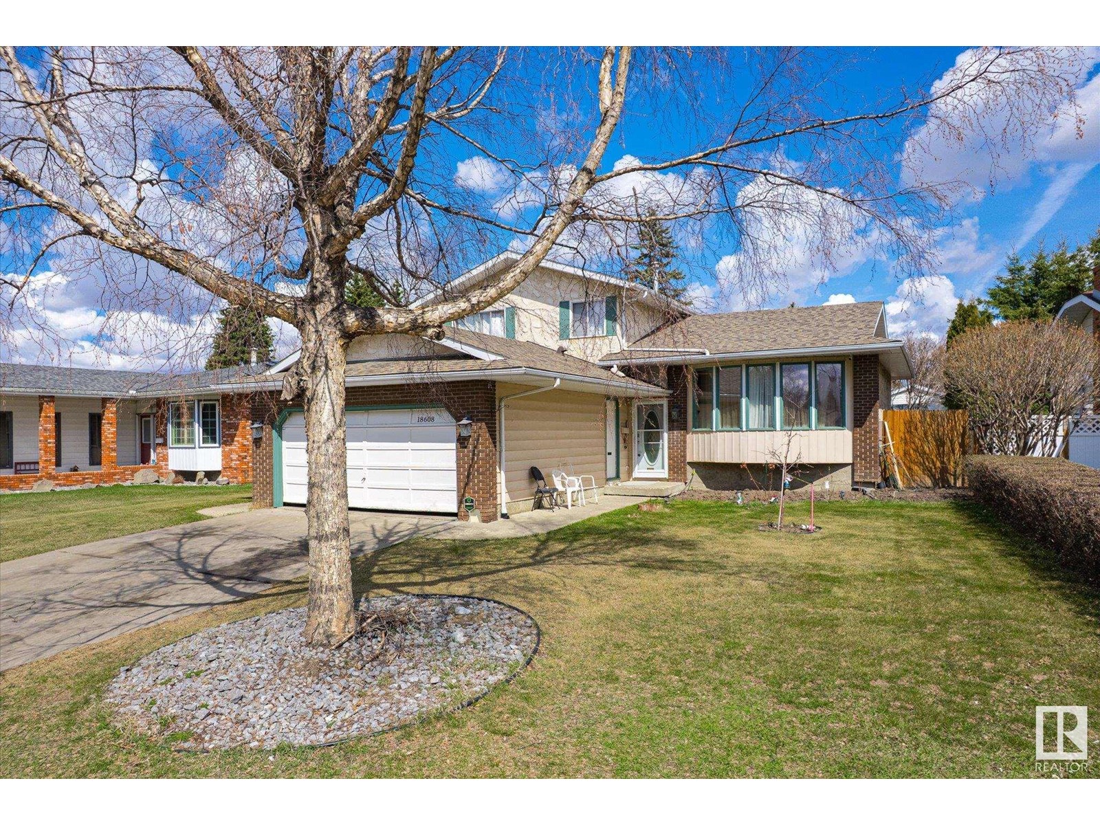 18608 89 AV NW