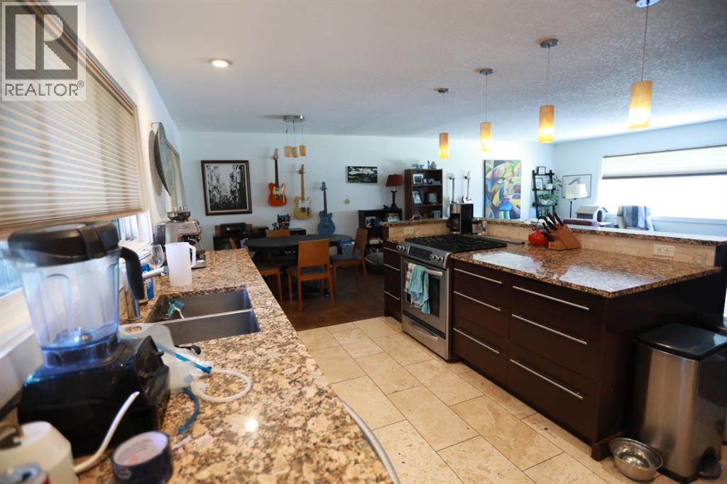 7824 Elbow Drive SW