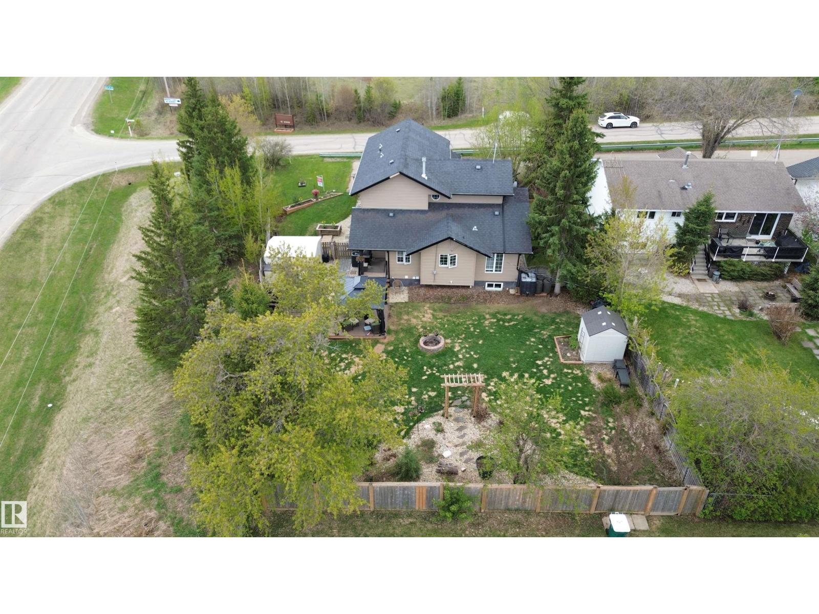501 LAKESIDE DR