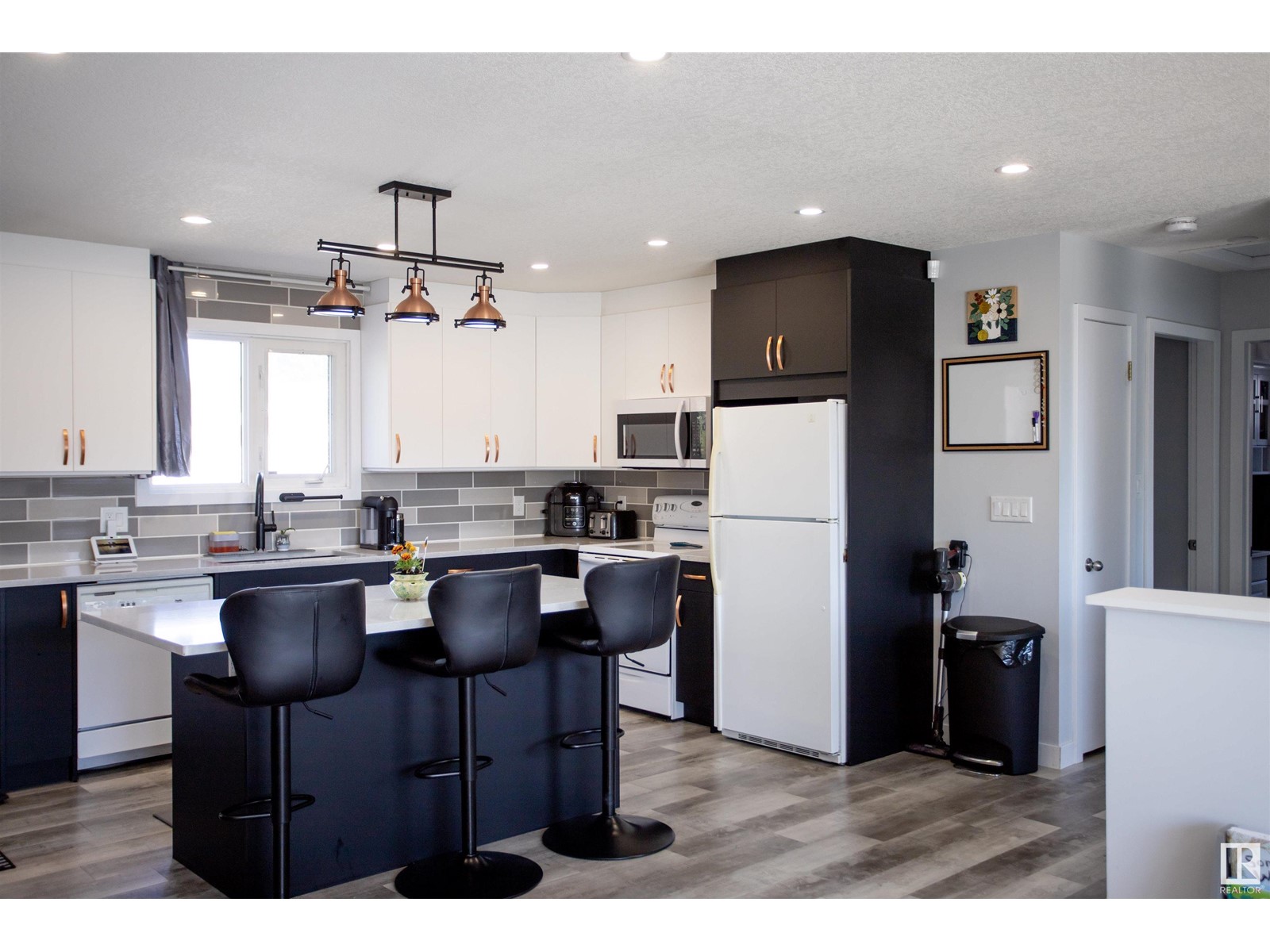 14207 25 ST NW