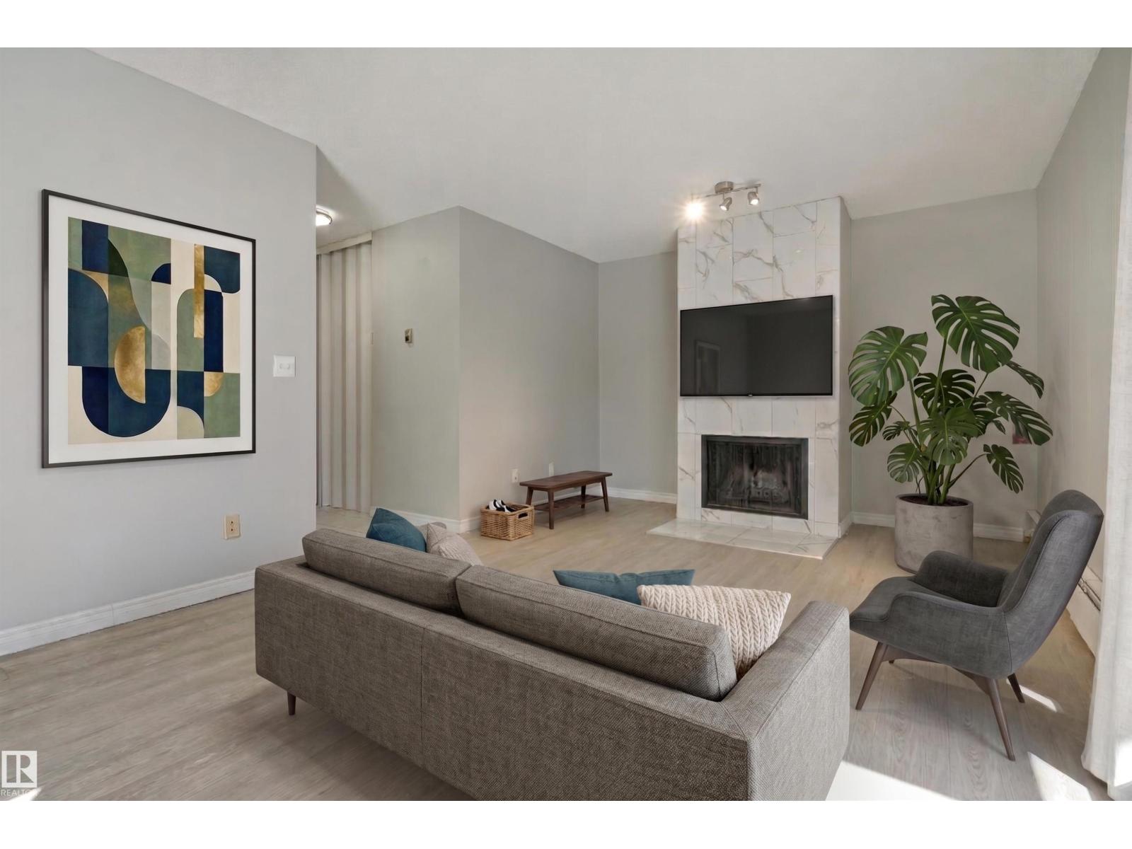 #113 10838 108 ST NW