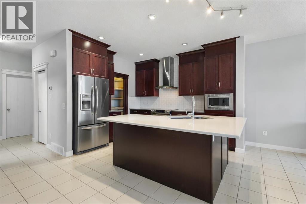 16 Redstone Parade NE