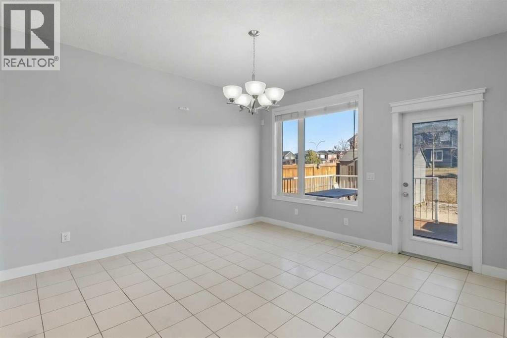 16 Redstone Parade NE