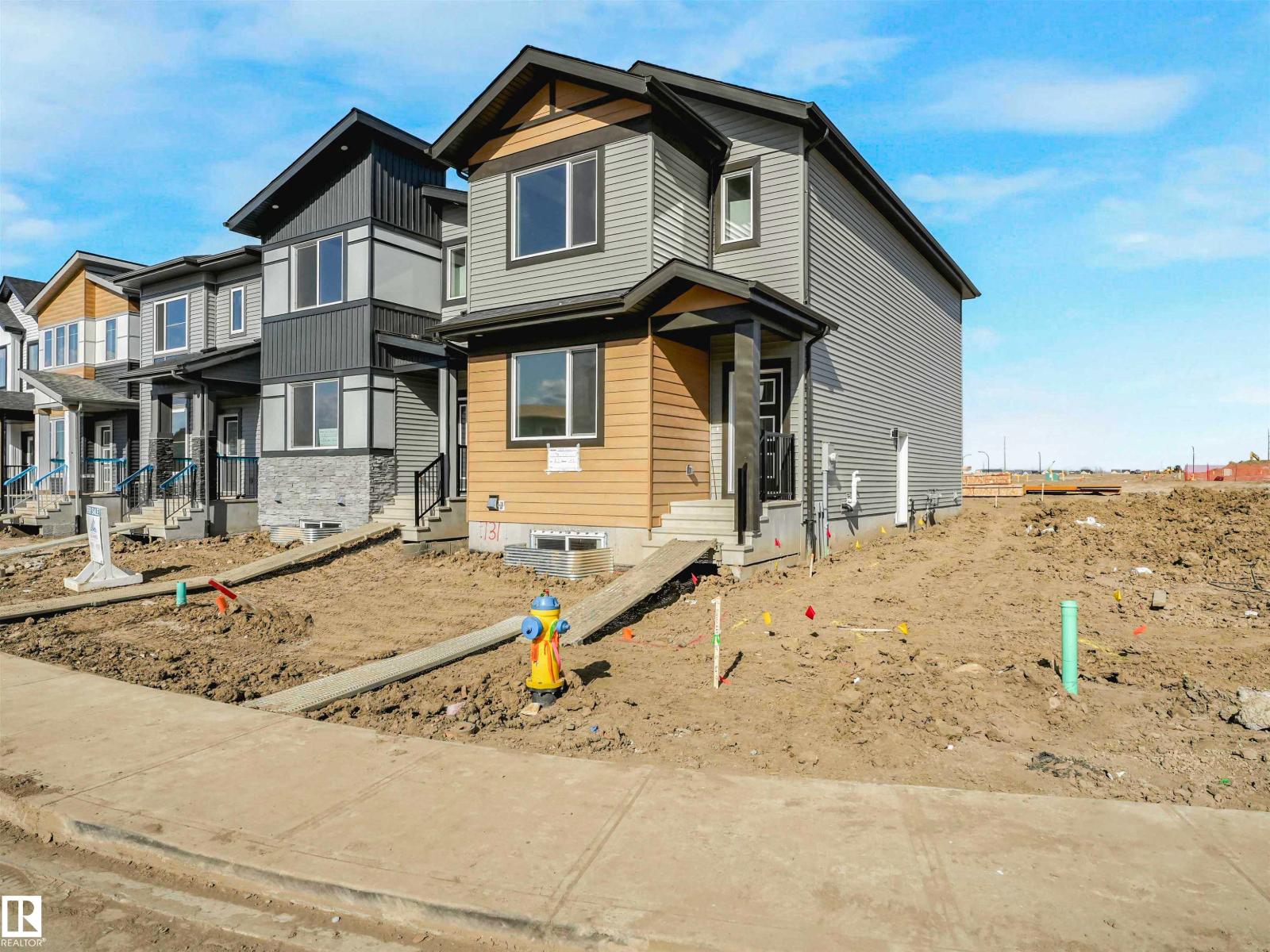 731 30 ST SW