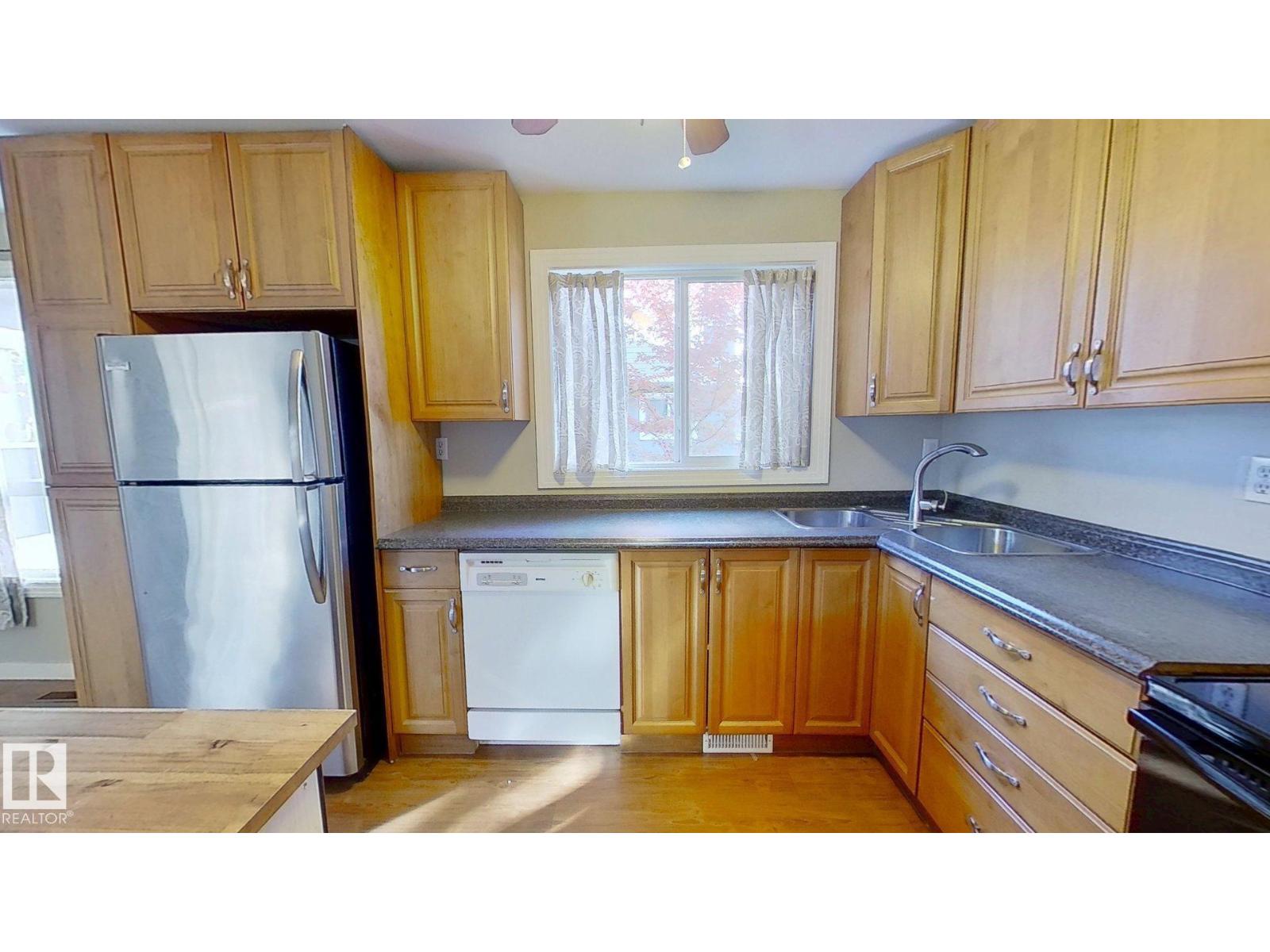 668 LAKEWOOD RD N NW