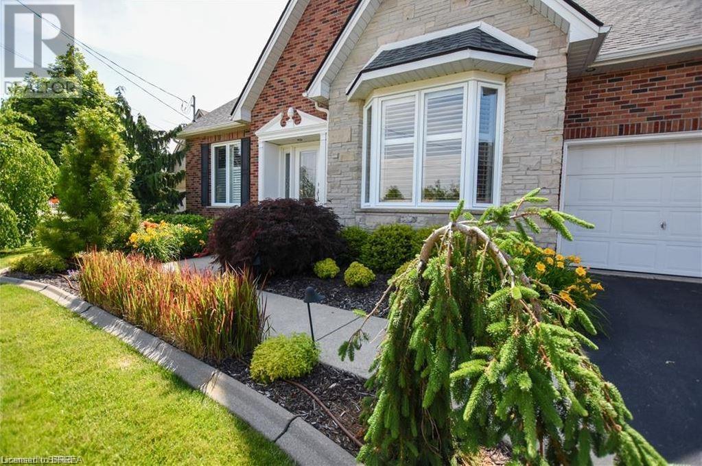 51 QUEENSWAY Drive