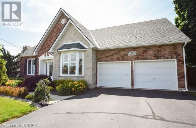 51 QUEENSWAY Drive