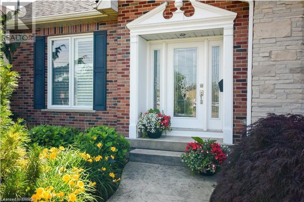 51 QUEENSWAY Drive