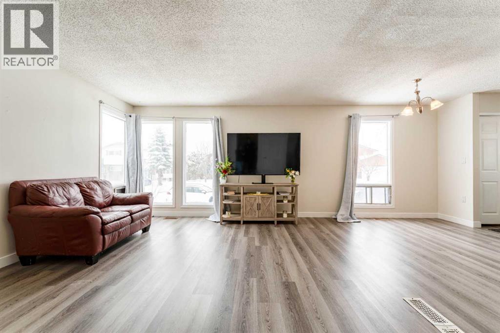 147 Templewood Drive NE