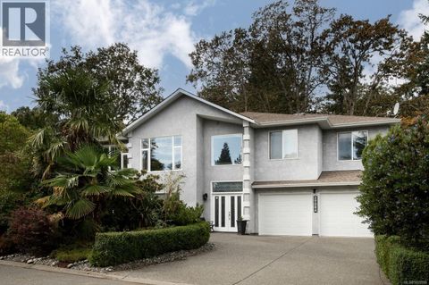 3908A Ascot Dr Saanich BC V8P3S1