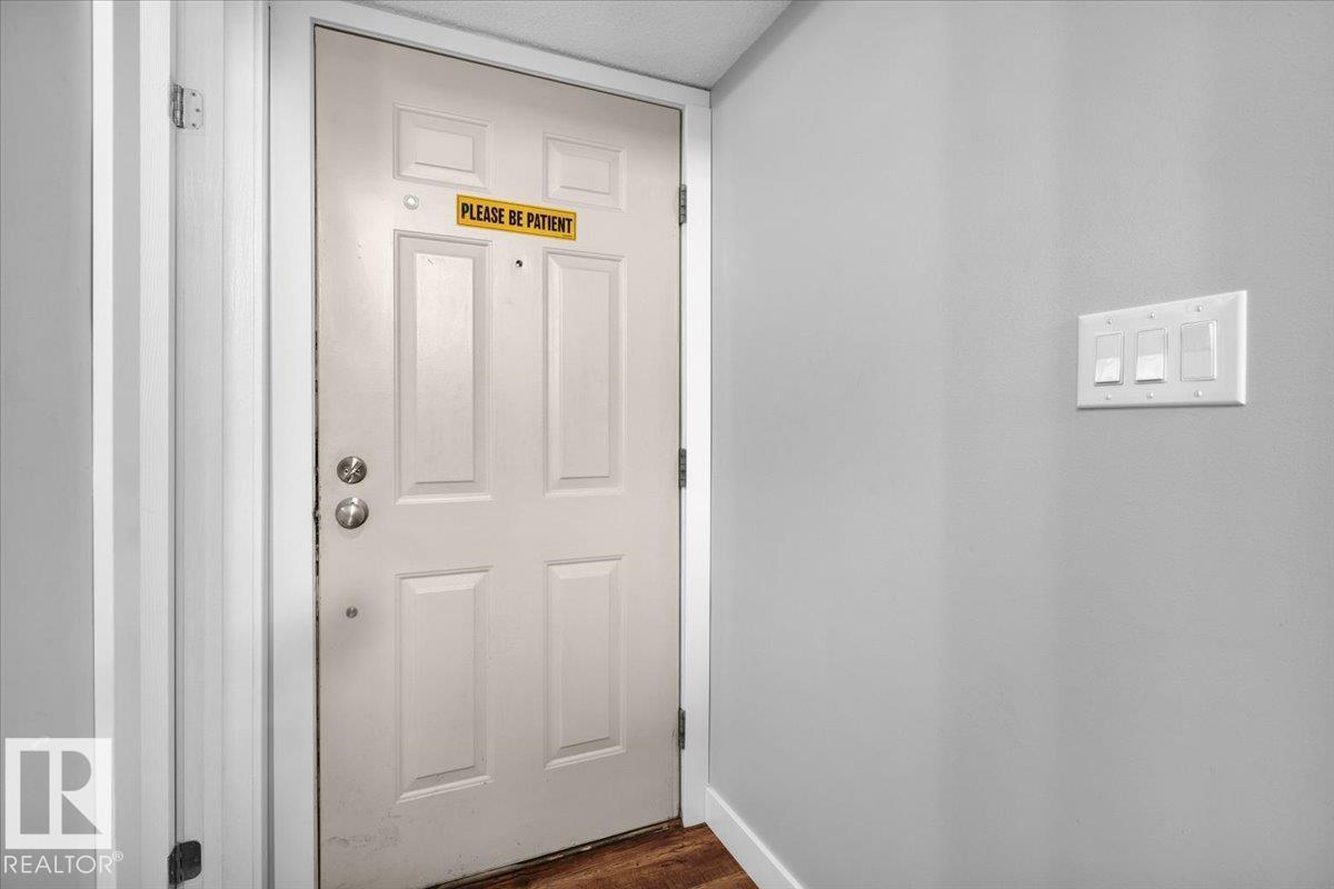 10652 158 AV NW