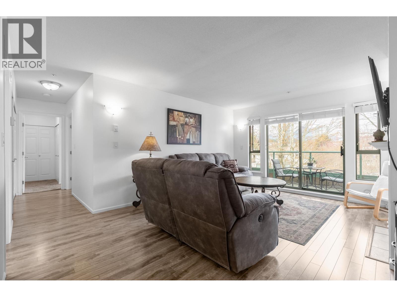 P12 223 MOUNTAIN HIGHWAY