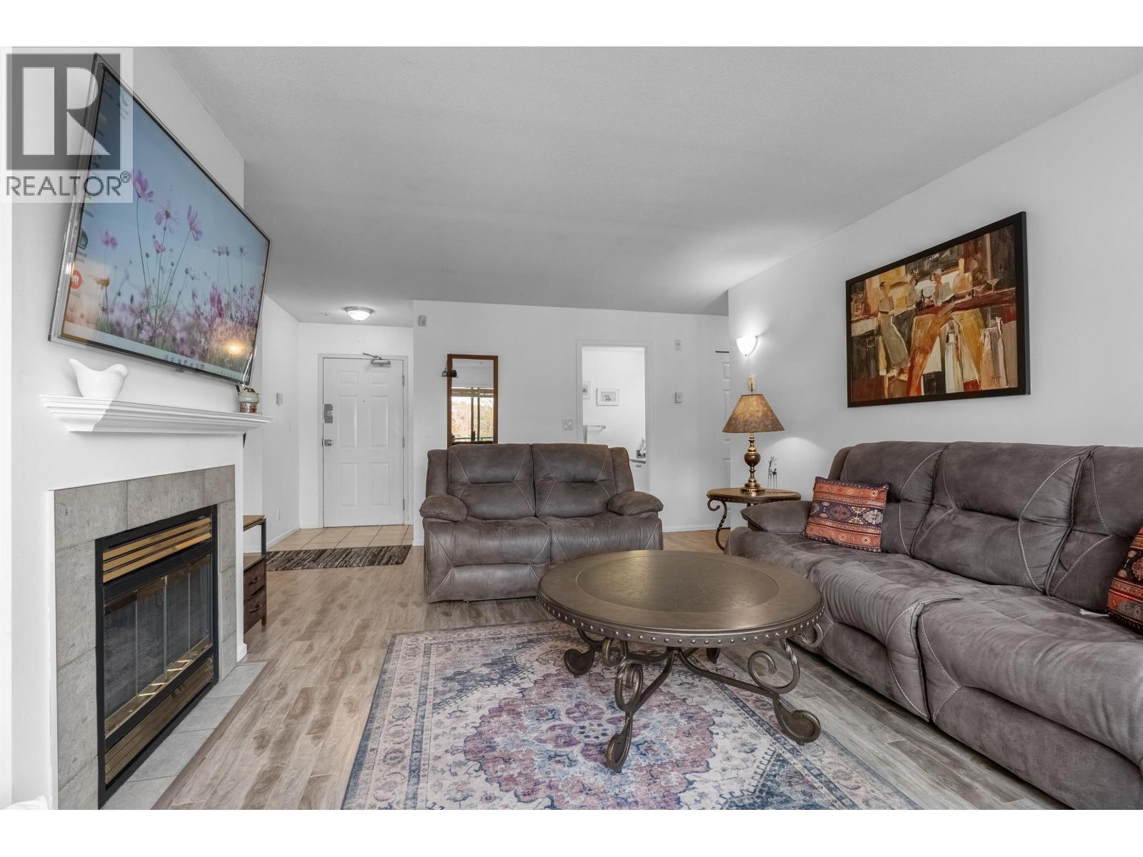 P12 223 MOUNTAIN HIGHWAY