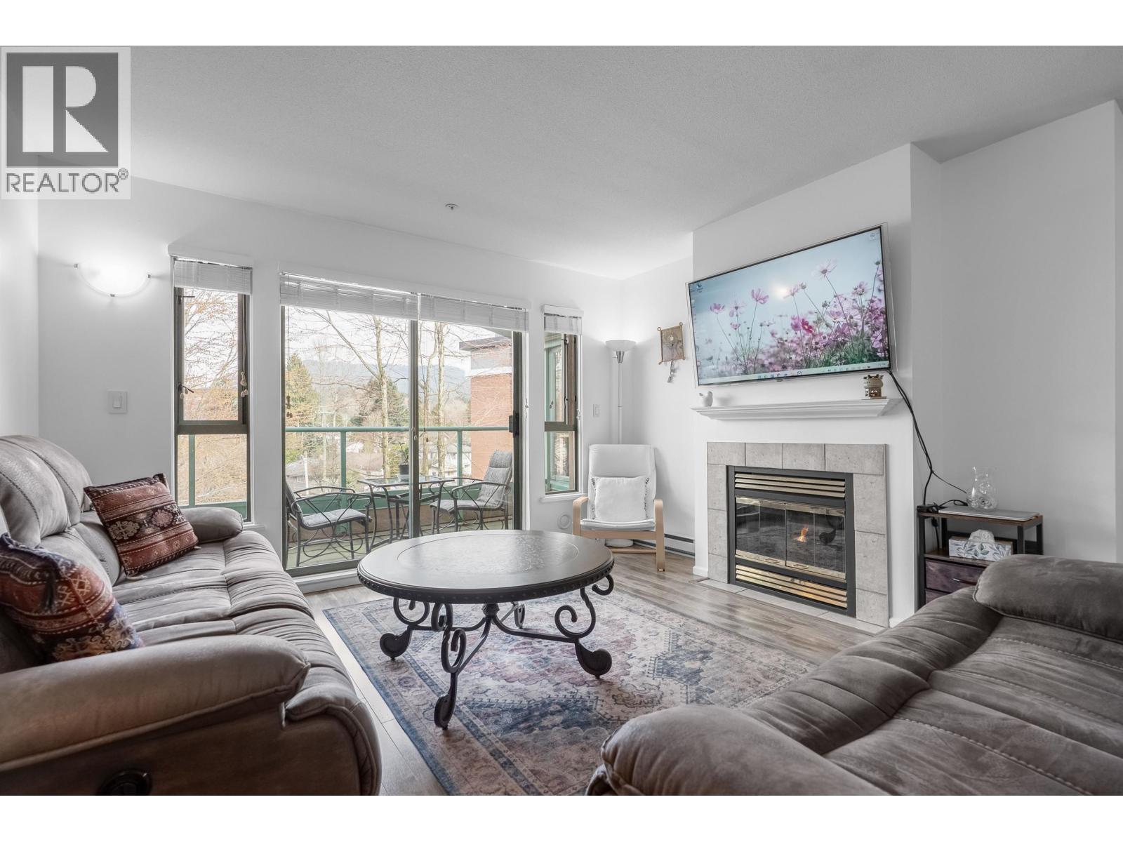 P12 223 MOUNTAIN HIGHWAY